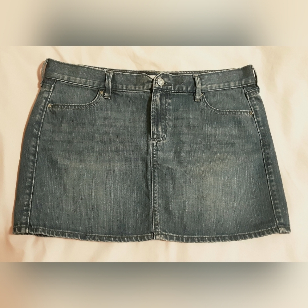 Eddie Bauer denim Mini Skirt with pockets & belt loops